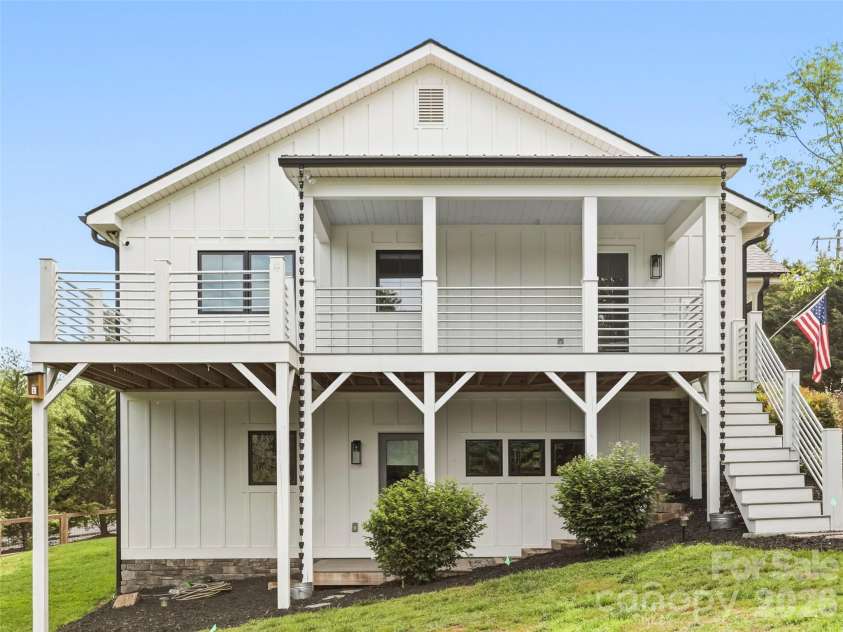 1797 Main Street, Hendersonville, NC 28792.  MLS# CAR4376914, YatesRealty ID 20247. 