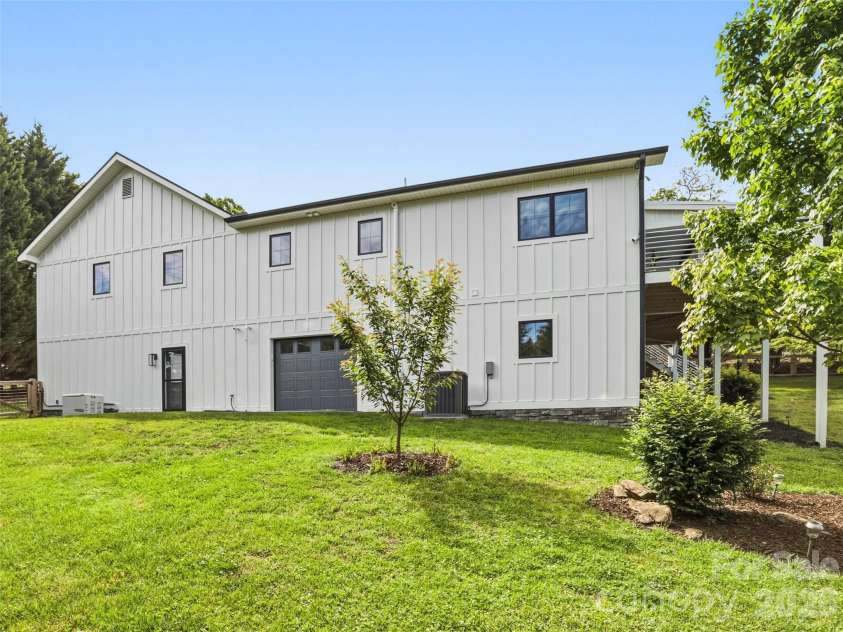 1797 Main Street, Hendersonville, NC 28792.  MLS# CAR4376914, YatesRealty ID 20247. 