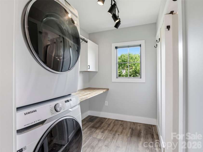 1797 Main Street, Hendersonville, NC 28792.  MLS# CAR4376914, YatesRealty ID 20247. 