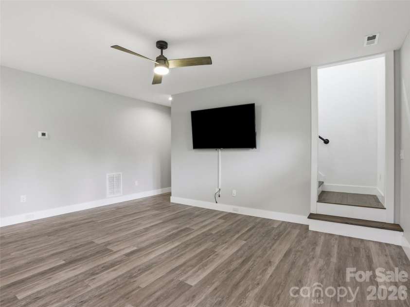 1797 Main Street, Hendersonville, NC 28792.  MLS# CAR4376914, YatesRealty ID 20247. 