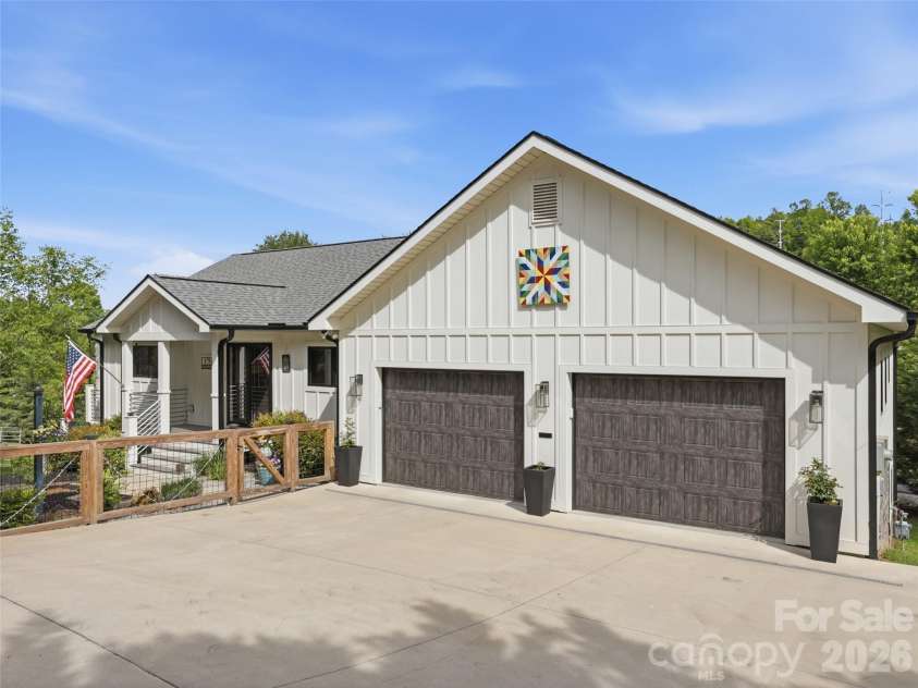 1797 Main Street, Hendersonville, NC 28792.  MLS# CAR4376914, YatesRealty ID 20247. 