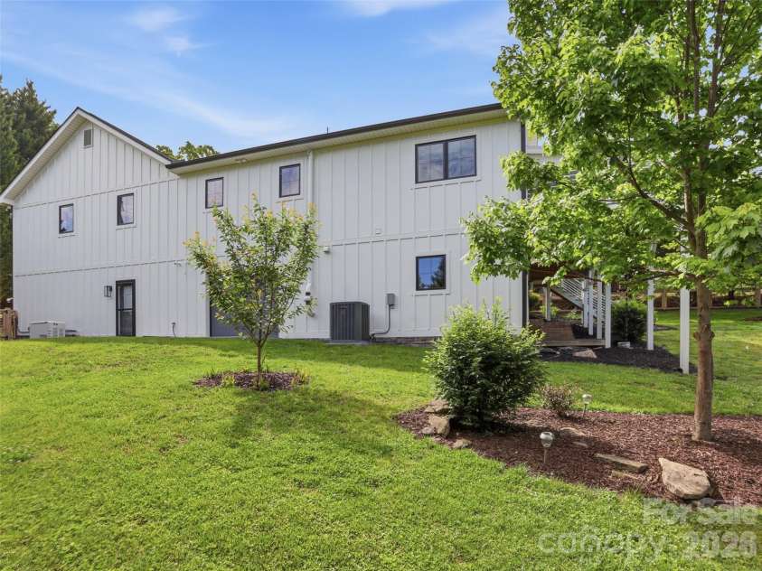 1797 Main Street, Hendersonville, NC 28792.  MLS# CAR4376914, YatesRealty ID 20247. 