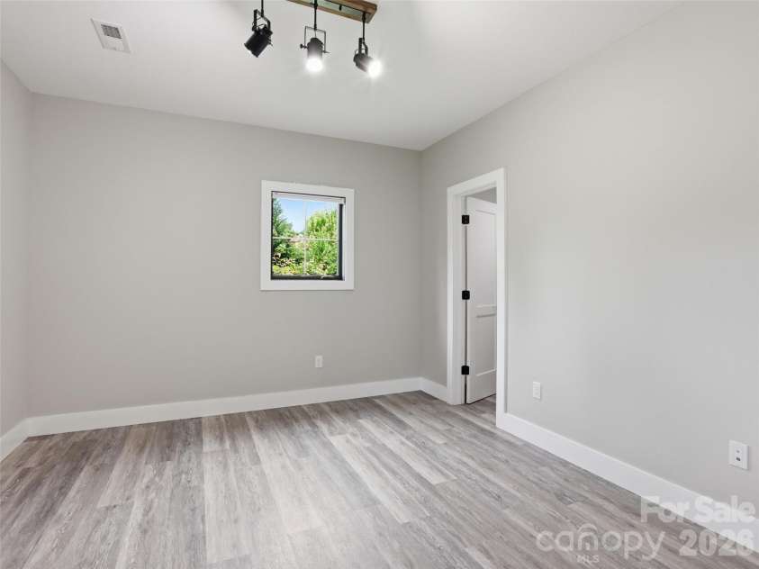 1797 Main Street, Hendersonville, NC 28792.  MLS# CAR4376914, YatesRealty ID 20247. 