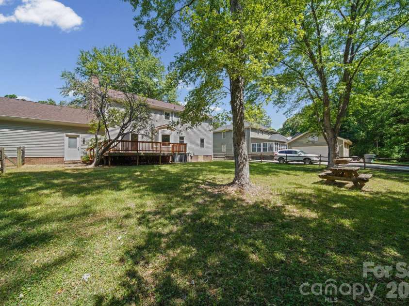 6520 Dougherty Drive, Charlotte, NC 28213.  MLS# CAR4377449, YatesRealty ID 20248. Expansive backyard