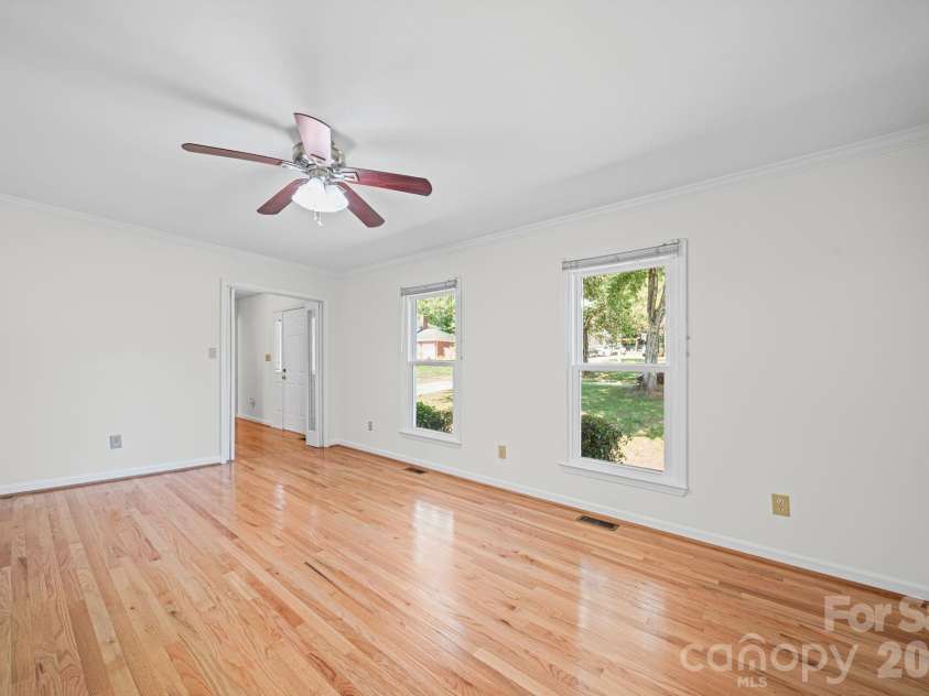 6520 Dougherty Drive, Charlotte, NC 28213.  MLS# CAR4377449, YatesRealty ID 20248. Family room