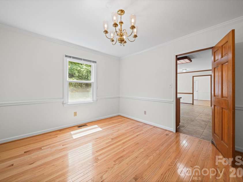 6520 Dougherty Drive, Charlotte, NC 28213.  MLS# CAR4377449, YatesRealty ID 20248. Formal dining room