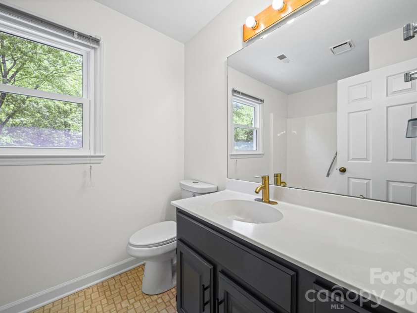 6520 Dougherty Drive, Charlotte, NC 28213.  MLS# CAR4377449, YatesRealty ID 20248. Hall bath