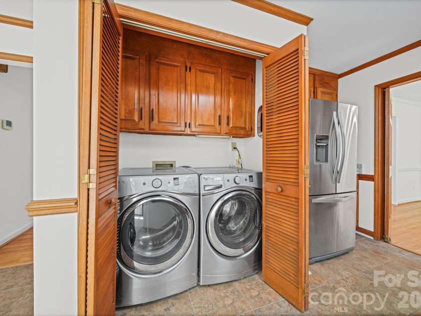 6520 Dougherty Drive, Charlotte, NC 28213.  MLS# CAR4377449, YatesRealty ID 20248. Quality washer and dryer included