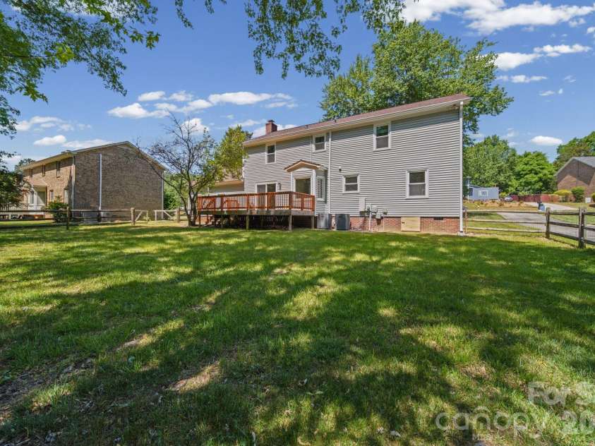 6520 Dougherty Drive, Charlotte, NC 28213.  MLS# CAR4377449, YatesRealty ID 20248. So much room in this yard