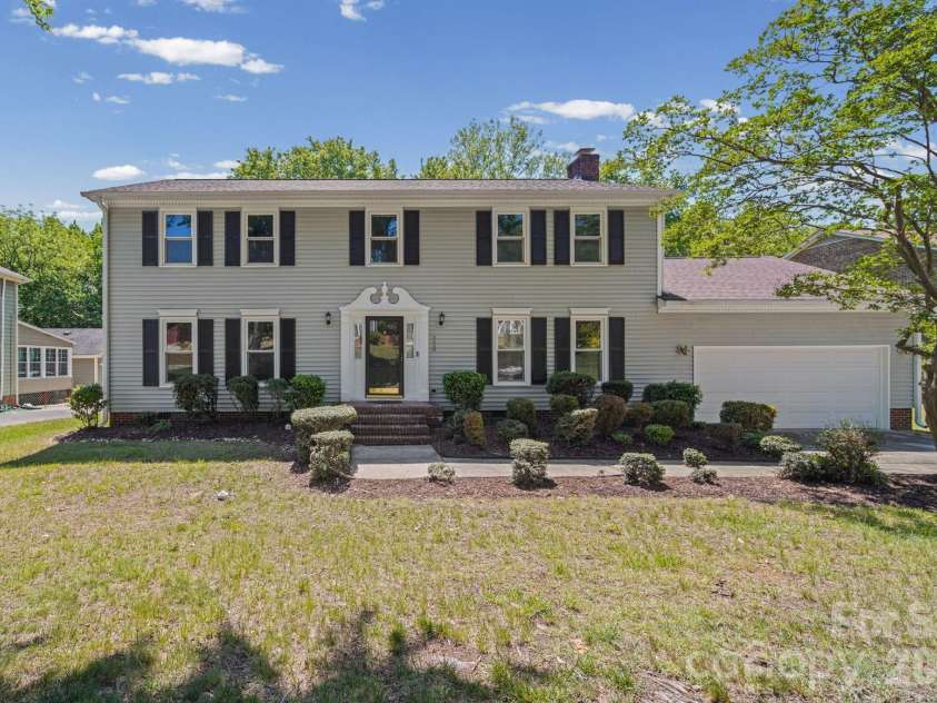 6520 Dougherty Drive, Charlotte, NC 28213.  MLS# CAR4377449, YatesRealty ID 20248. Welcome home.