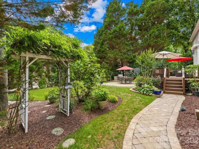 9514 Hayenridge Court, Huntersville, NC 28078.  MLS# CAR4270559, YatesRealty ID 20248. 