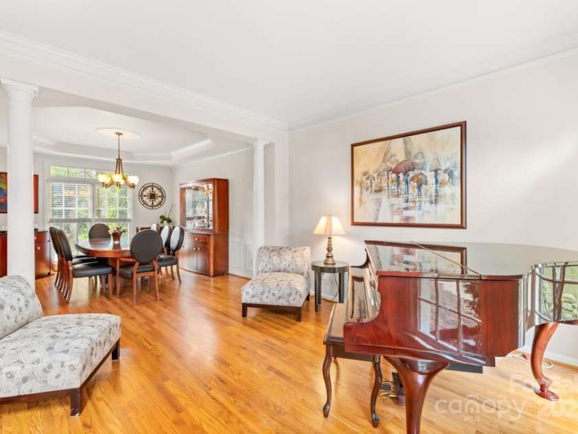 9514 Hayenridge Court, Huntersville, NC 28078.  MLS# CAR4270559, YatesRealty ID 20248. Dining room for those who have that table they can't live without!