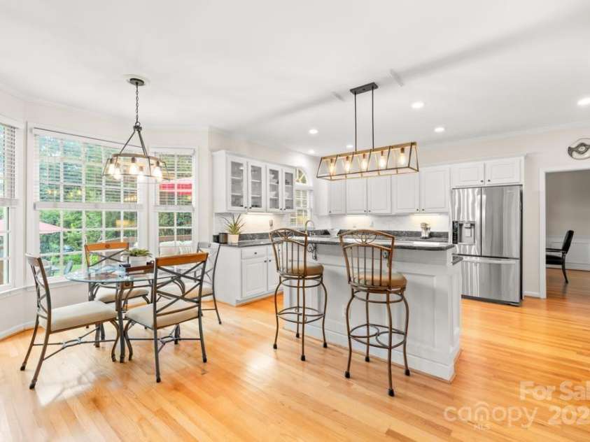 9514 Hayenridge Court, Huntersville, NC 28078.  MLS# CAR4270559, YatesRealty ID 20248. Island and breakfast area: Make island larger with seating and put a couple of chairs in the breakfast area for a sitting area!