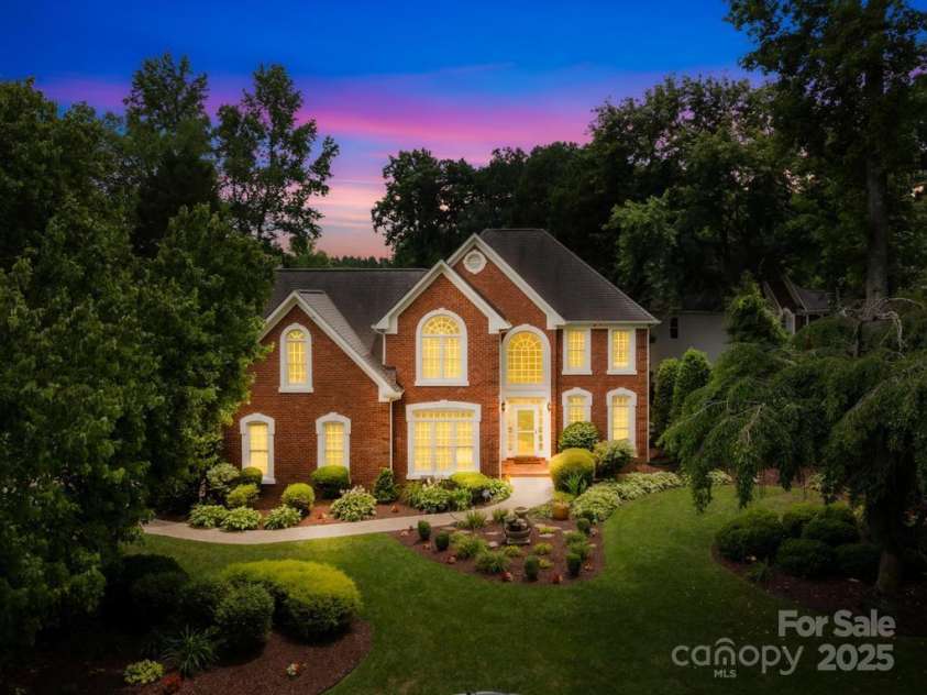 9514 Hayenridge Court, Huntersville, NC 28078.  MLS# CAR4270559, YatesRealty ID 20248. She's a Beauty! 