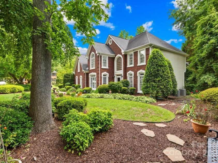 9514 Hayenridge Court, Huntersville, NC 28078.  MLS# CAR4270559, YatesRealty ID 20248. This landscaping!