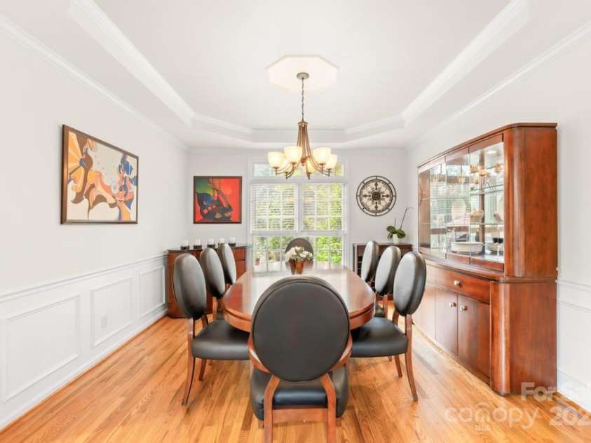 9514 Hayenridge Court, Huntersville, NC 28078.  MLS# CAR4270559, YatesRealty ID 20248. Tray ceiling, trim, molding!