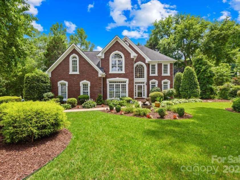 9514 Hayenridge Court, Huntersville, NC 28078.  MLS# CAR4270559, YatesRealty ID 20248. Welcome Home to The Hamptons!