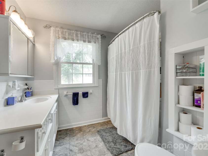 2111 Parkdale Avenue, Gastonia, NC 28052.  MLS# CAR4268128, YatesRealty ID 20249. 