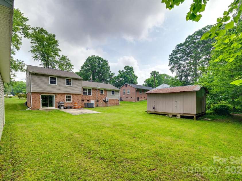 2111 Parkdale Avenue, Gastonia, NC 28052.  MLS# CAR4268128, YatesRealty ID 20249. 