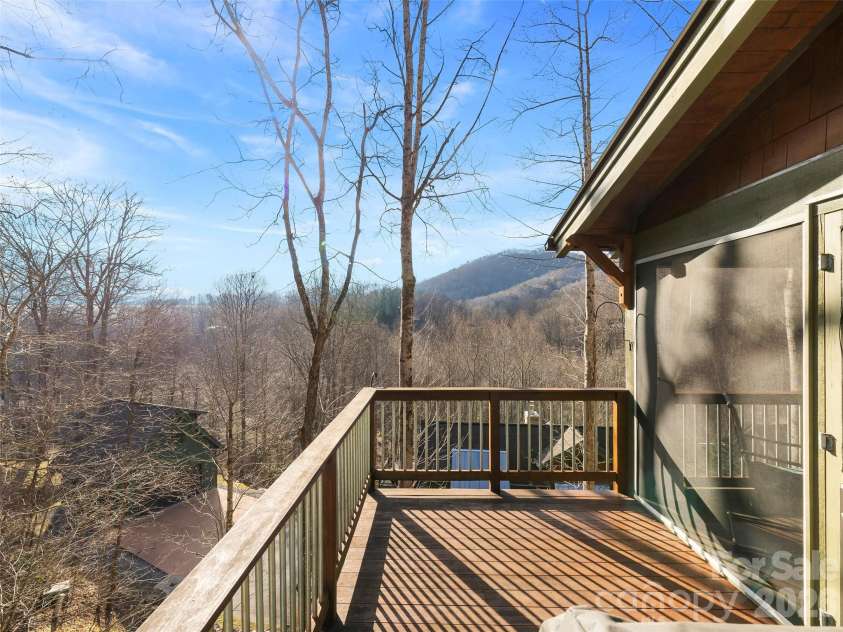 262 Sweet Birch Drive, Maggie Valley, NC 28751.  MLS# CAR4335335, YatesRealty ID 2025. 