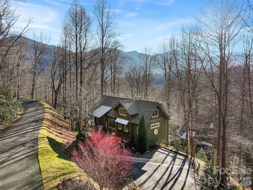 262 Sweet Birch Drive, Maggie Valley, NC 28751.  MLS# CAR4335335, YatesRealty ID 2025. 