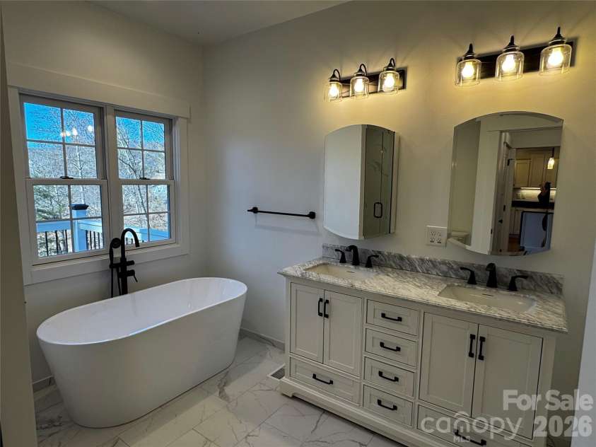 426 Shadow Wood Drive, Leicester, NC 28748.  MLS# CAR4349631, YatesRealty ID 2025. 