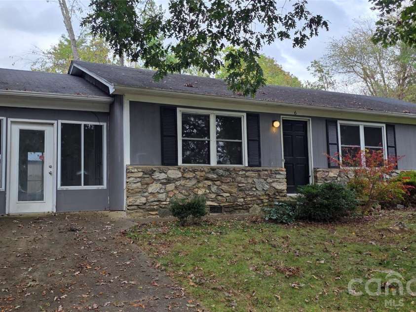 6 Fairway Drive, Asheville, NC 28805.  MLS# CAR4364896, YatesRealty ID 20250. 