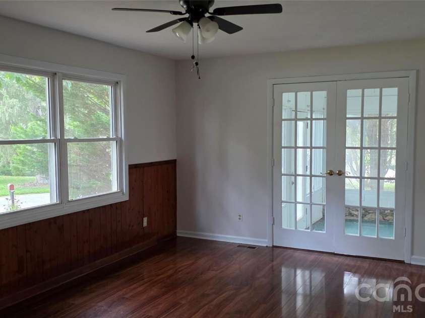 6 Fairway Drive, Asheville, NC 28805.  MLS# CAR4364896, YatesRealty ID 20250. 