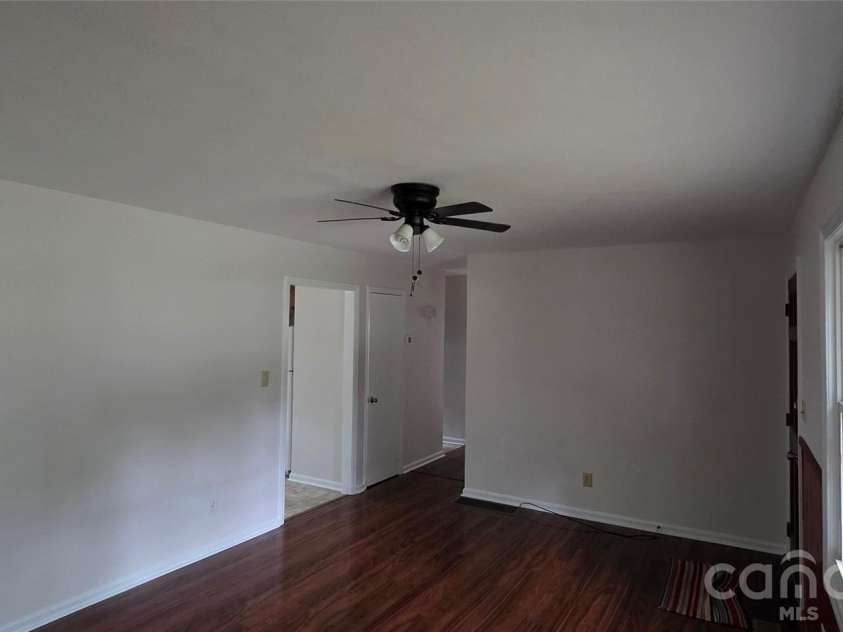 6 Fairway Drive, Asheville, NC 28805.  MLS# CAR4364896, YatesRealty ID 20250. 