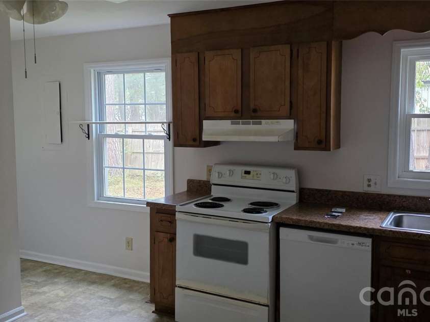 6 Fairway Drive, Asheville, NC 28805.  MLS# CAR4364896, YatesRealty ID 20250. 