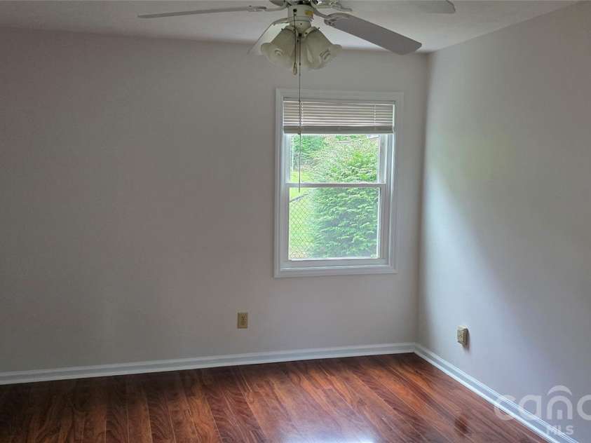 6 Fairway Drive, Asheville, NC 28805.  MLS# CAR4364896, YatesRealty ID 20250. 
