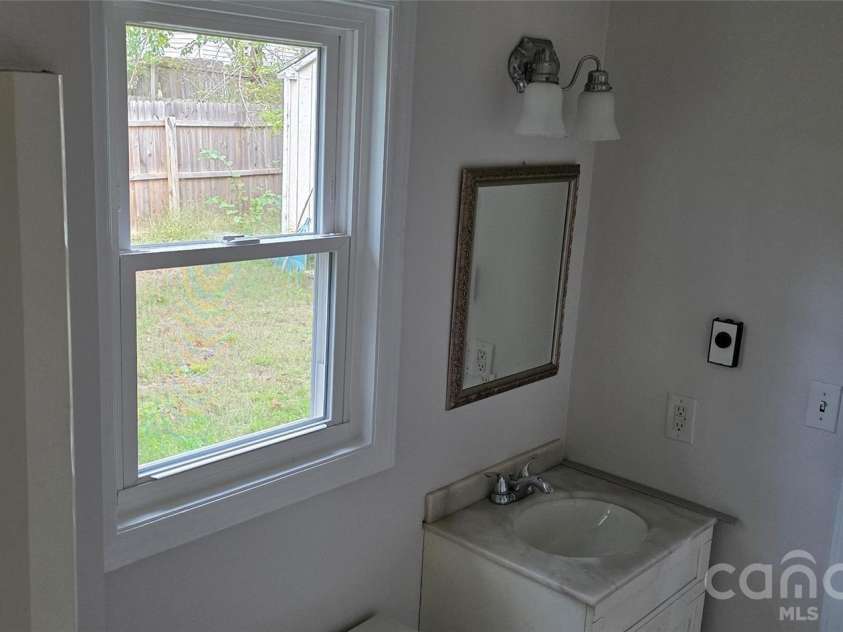 6 Fairway Drive, Asheville, NC 28805.  MLS# CAR4364896, YatesRealty ID 20250. 