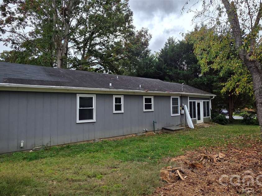 6 Fairway Drive, Asheville, NC 28805.  MLS# CAR4364896, YatesRealty ID 20250. 