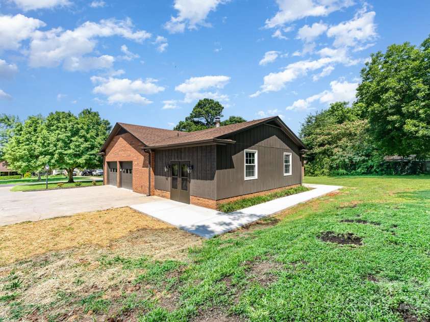 9410 Mountain Aire Circle, Charlotte, NC 28214.  MLS# CAR4271778, YatesRealty ID 20251. Oversized 2 car side load garage - entrance to the Rec room.  New concrete added.