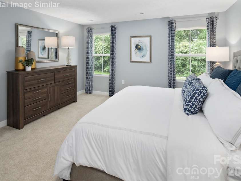 3287 Eller Drive Extension, Hickory, NC 28602.  MLS# CAR4344972, YatesRealty ID 20253. 