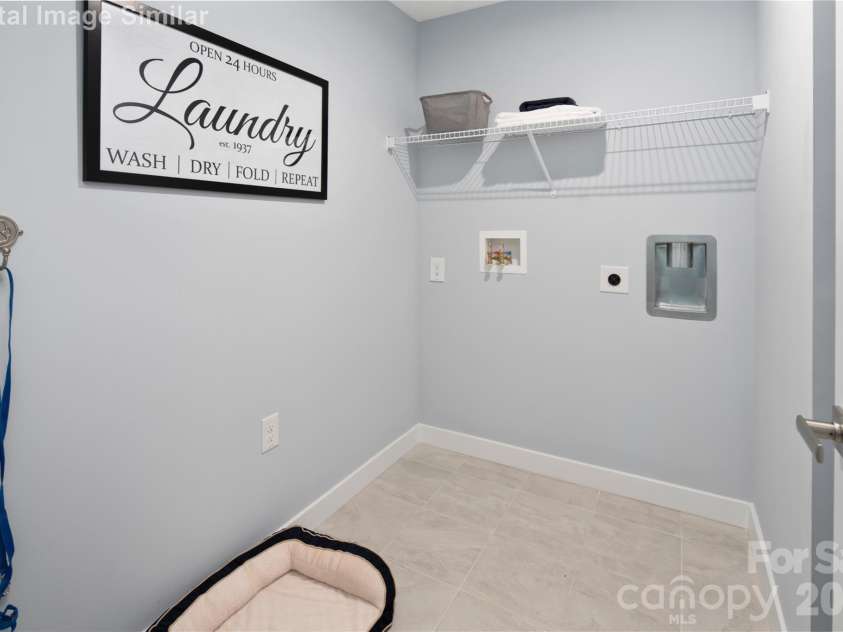 3287 Eller Drive Extension, Hickory, NC 28602.  MLS# CAR4344972, YatesRealty ID 20253. 