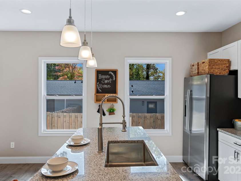 62 Toms Park Circle, Hendersonville, NC 28792.  MLS# CAR4213992, YatesRealty ID 20253. 