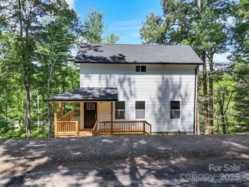 62 Toms Park Circle, Hendersonville, NC 28792.  MLS# CAR4213992, YatesRealty ID 20253. 