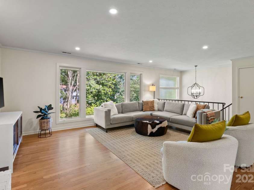 6 Willow Road, Asheville, NC 28804.  MLS# CAR4268653, YatesRealty ID 20254. 