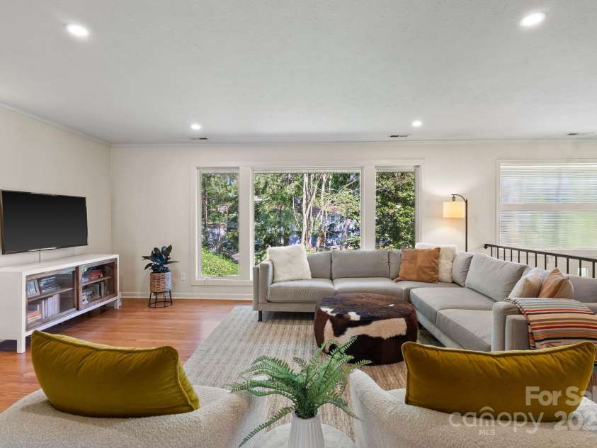 6 Willow Road, Asheville, NC 28804.  MLS# CAR4268653, YatesRealty ID 20254. 