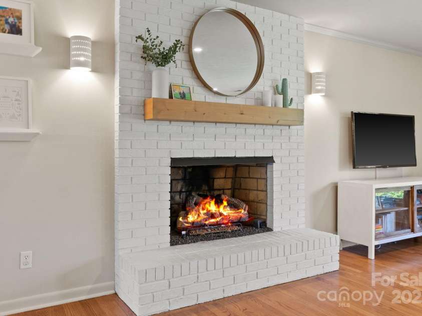 6 Willow Road, Asheville, NC 28804.  MLS# CAR4268653, YatesRealty ID 20254. 