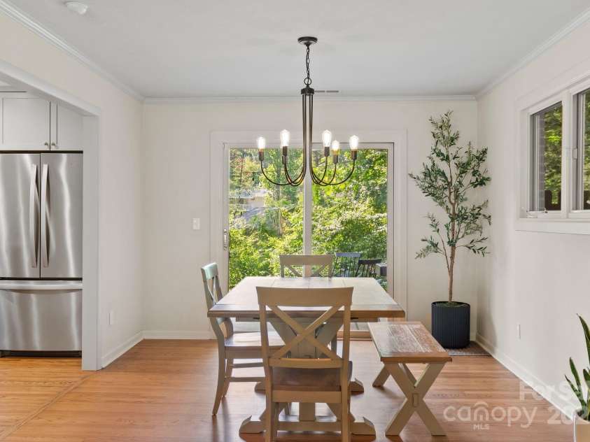 6 Willow Road, Asheville, NC 28804.  MLS# CAR4268653, YatesRealty ID 20254. 