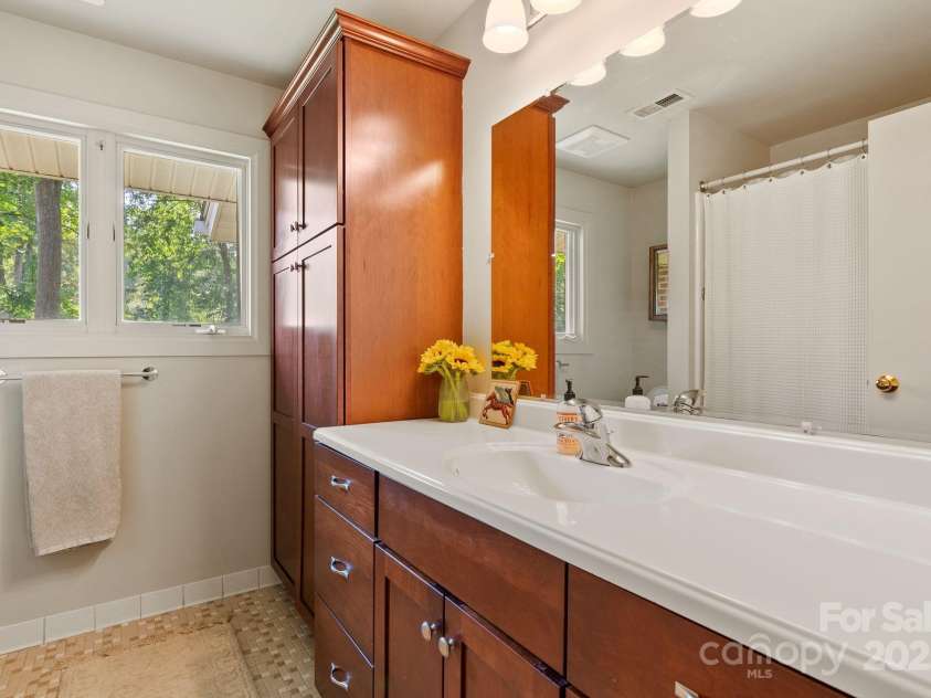 6 Willow Road, Asheville, NC 28804.  MLS# CAR4268653, YatesRealty ID 20254. 