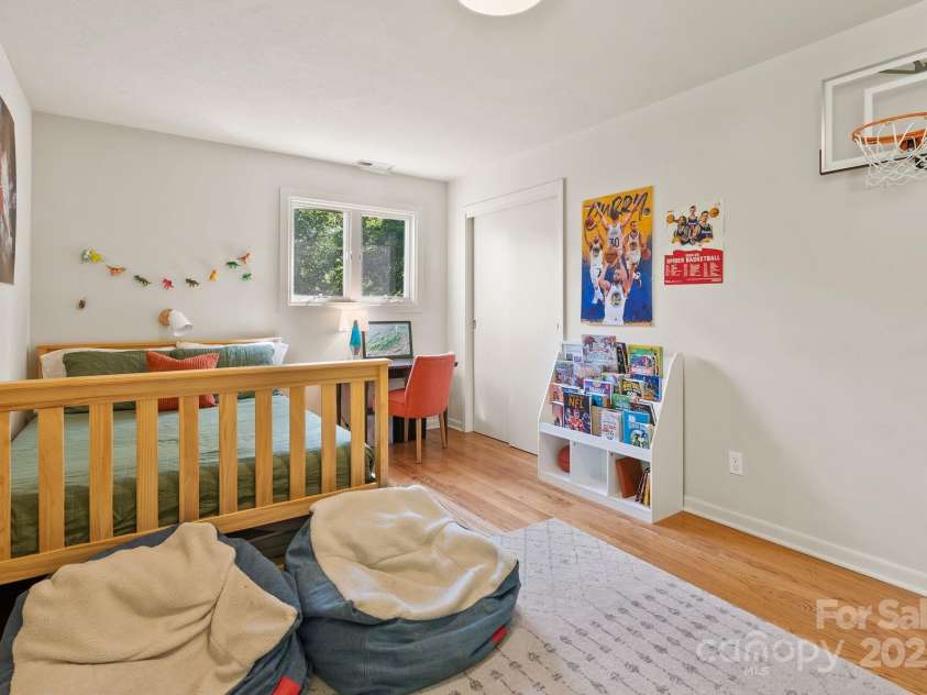 6 Willow Road, Asheville, NC 28804.  MLS# CAR4268653, YatesRealty ID 20254. 