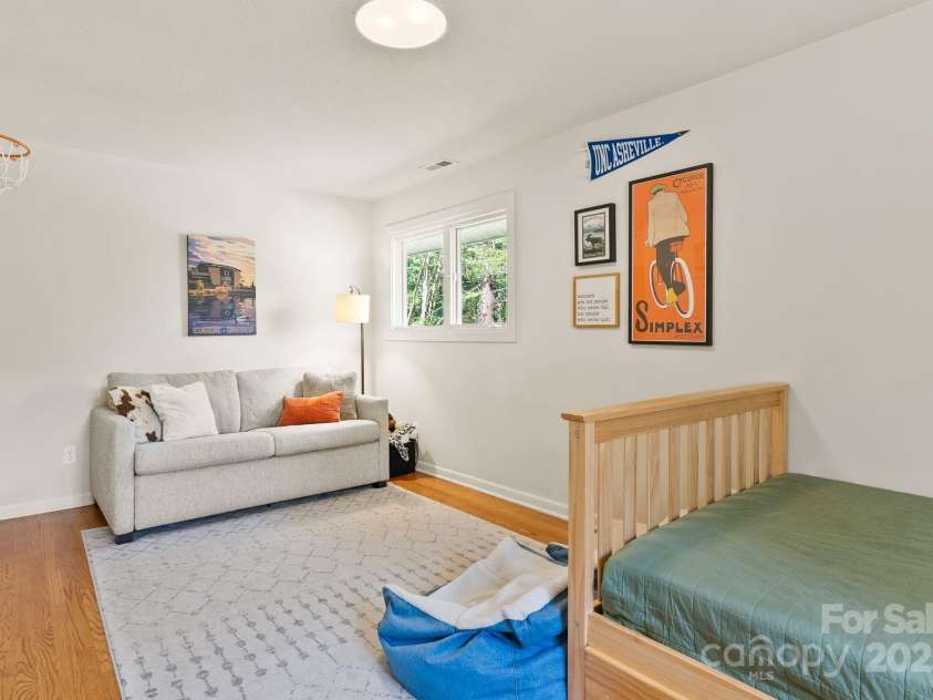 6 Willow Road, Asheville, NC 28804.  MLS# CAR4268653, YatesRealty ID 20254. 