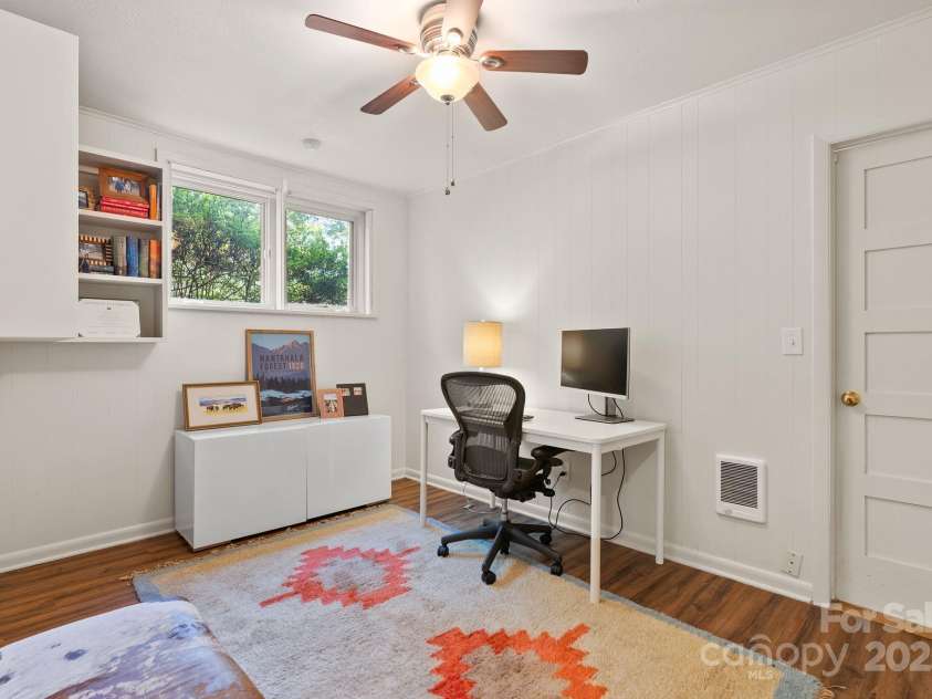 6 Willow Road, Asheville, NC 28804.  MLS# CAR4268653, YatesRealty ID 20254. 