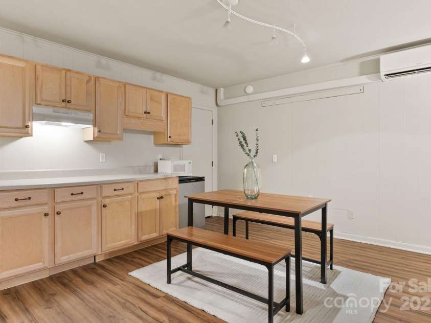 6 Willow Road, Asheville, NC 28804.  MLS# CAR4268653, YatesRealty ID 20254. 