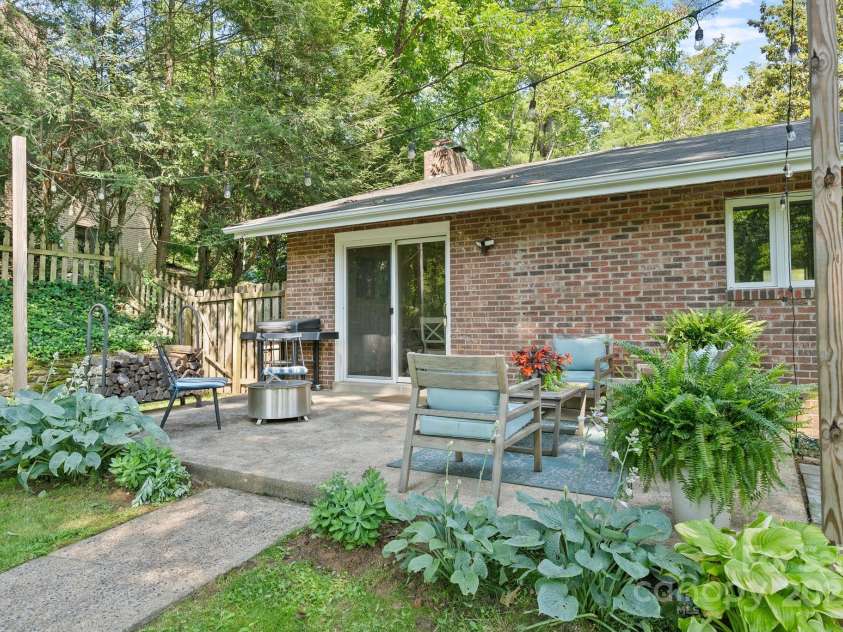 6 Willow Road, Asheville, NC 28804.  MLS# CAR4268653, YatesRealty ID 20254. 