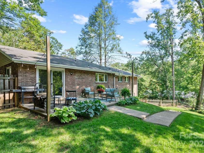6 Willow Road, Asheville, NC 28804.  MLS# CAR4268653, YatesRealty ID 20254. 