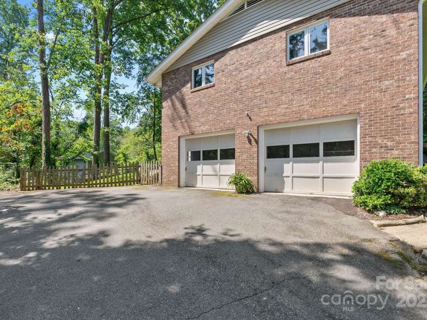 6 Willow Road, Asheville, NC 28804.  MLS# CAR4268653, YatesRealty ID 20254. 